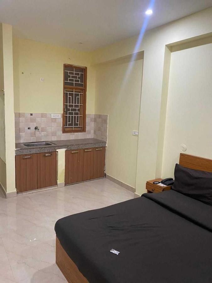 Hotel O Devansh Inn Нью-Дели Экстерьер фото